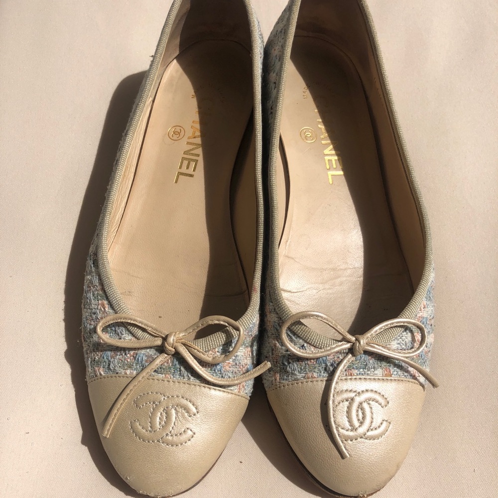 Chanel flats size 38.